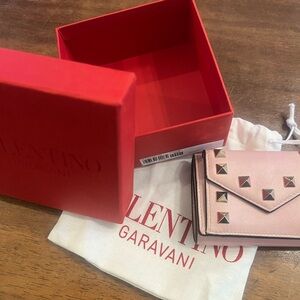 Full inclusion Valentino rockstud wallet